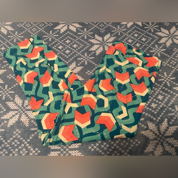 LuLaRoe Pants - NWOT Lularoe TC2 Colorful Geometric Print Leggings